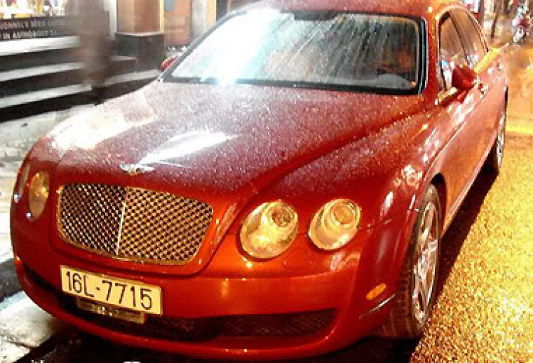 Bentley đỏ gặp tại Hải Phòng