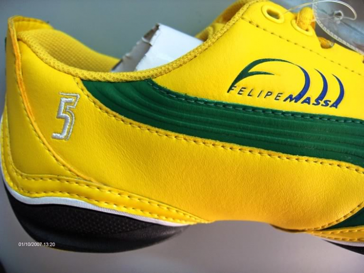 Đấu Giá trọn bộ Áo & Giầy Puma Ferrari Đấu Giá trọn bộ Áo & Giầy Puma Ferrari