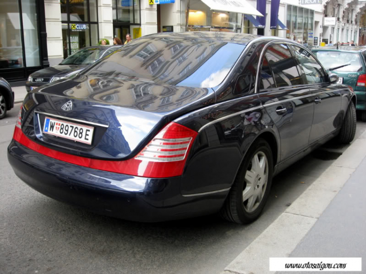 Mới chộp được em Maybach màu xanh