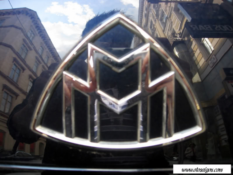 Mới chộp được em Maybach màu xanh