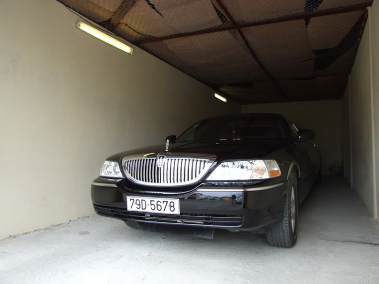 Lincoln Town Car ba khoang