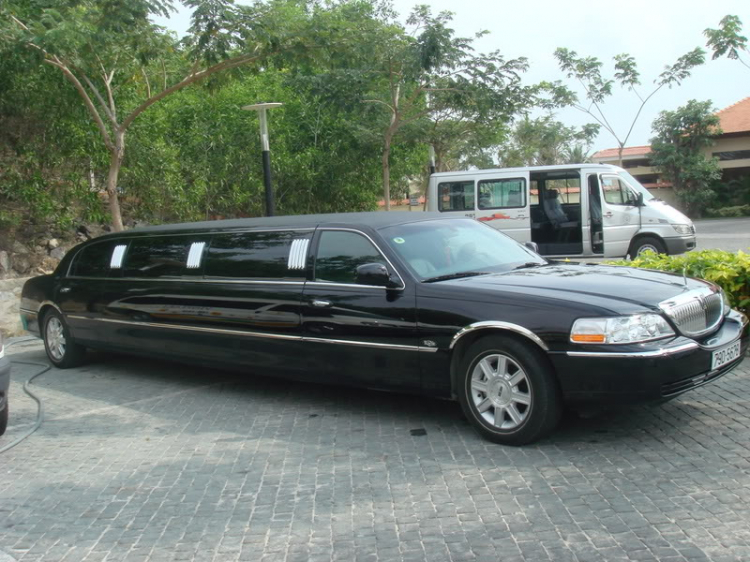 Lincoln Town Car ba khoang