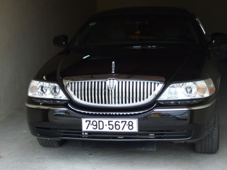 Lincoln Town Car ba khoang