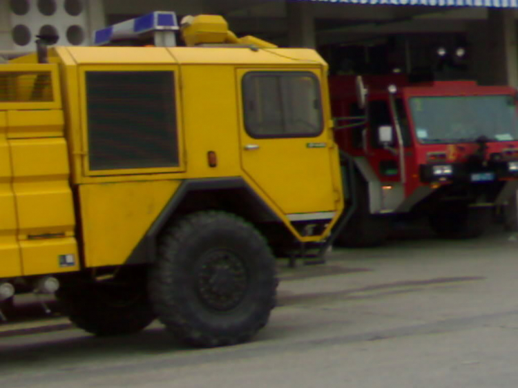 3 chân , 4 rồi 6 chân . 3 chân , 4 rồi 6 chân .