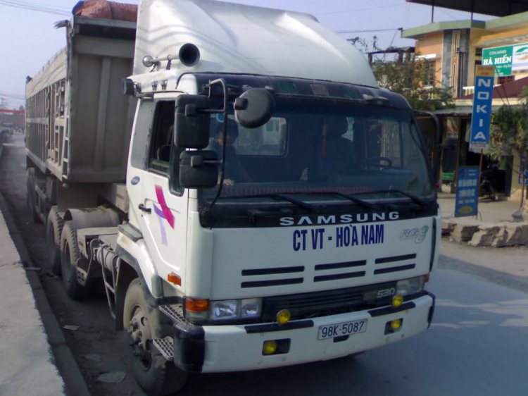 3 chân , 4 rồi 6 chân . 3 chân , 4 rồi 6 chân .