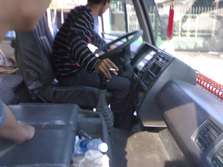 3 chân , 4 rồi 6 chân . 3 chân , 4 rồi 6 chân .