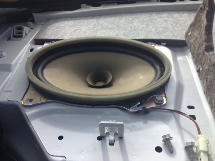 Toyota Aurion (Camry) và hệ thống âm thanh tả phí lù!
