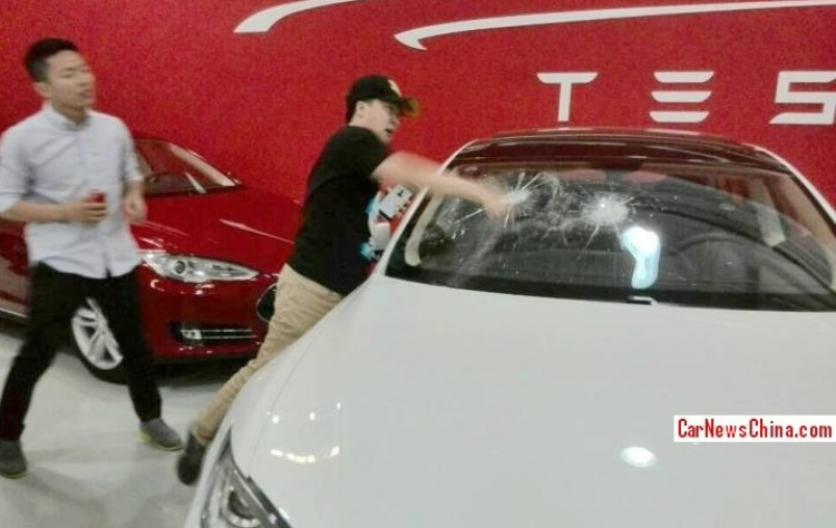Tesla bị sập bẫy thương hiệu ở Trung Quốc