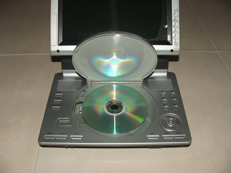 DVD tung cửa của em nè bác ơi . . .