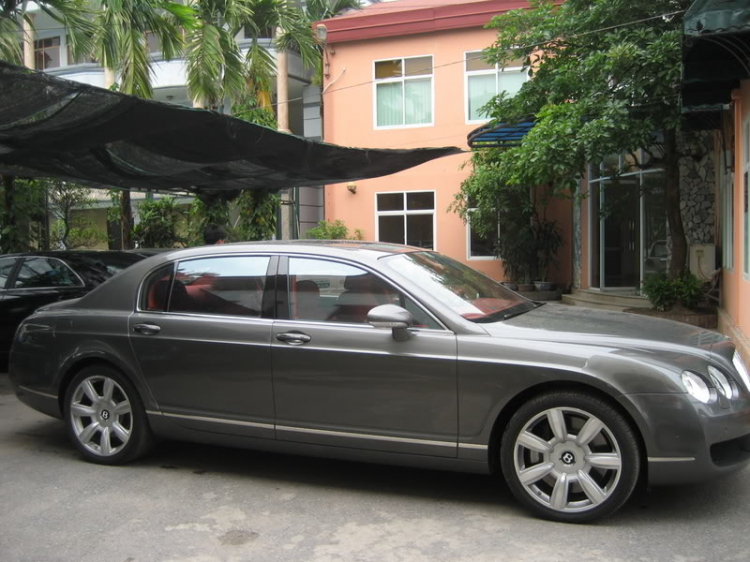 Bentley lạ in Hà Nội