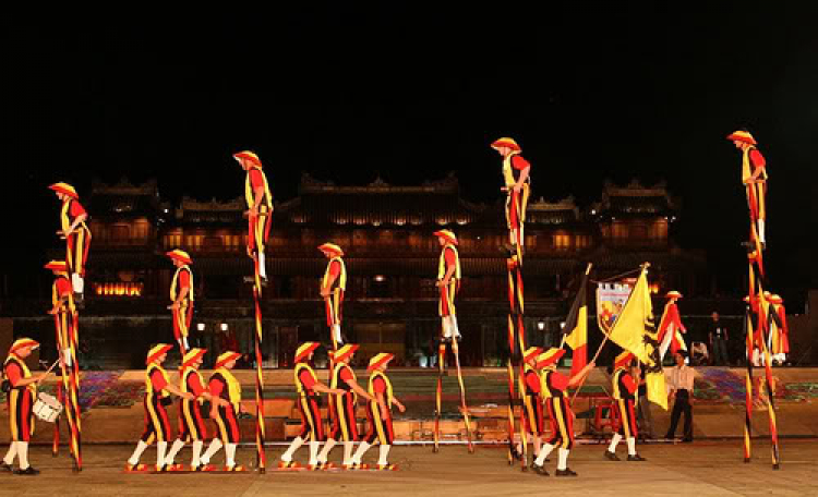 Festival Huế 2008 với họ nhà Bọ