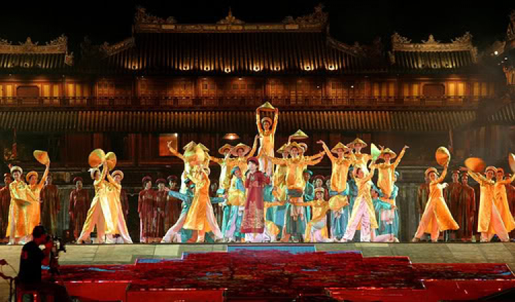 Festival Huế 2008 với họ nhà Bọ