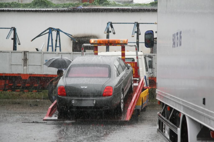 Bentley lạ in Hà Nội