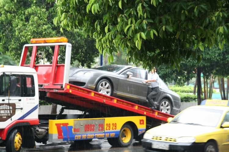 Bentley lạ in Hà Nội