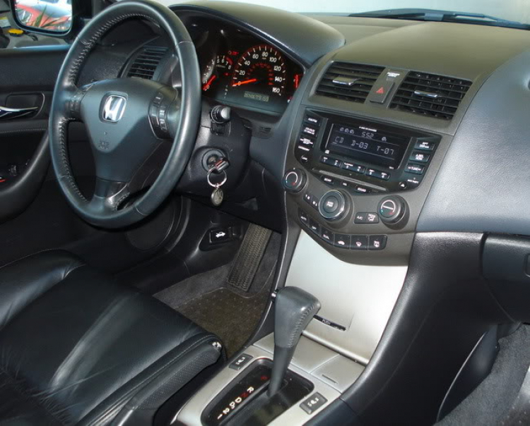 Đèn sau cho honda accord 2008 .