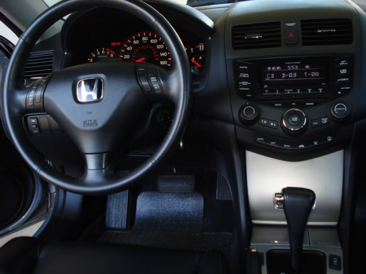Đèn sau cho honda accord 2008 .