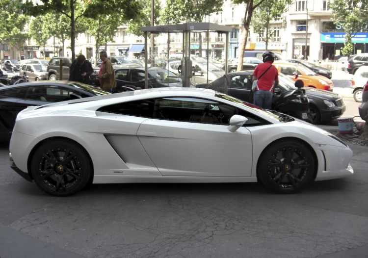 Lamborghini Gallardo  LP 560 mới xuất hiện trên đường phố.....................