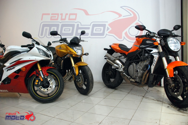 Goldwing trắng nữa đây.