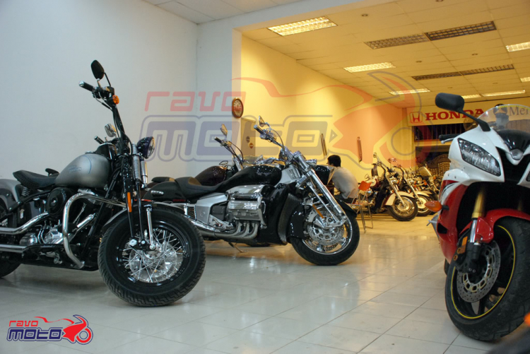 Goldwing trắng nữa đây.