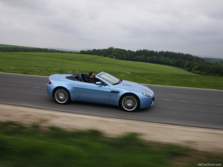 Aston Martin V8 Vantage Roadster (2009)