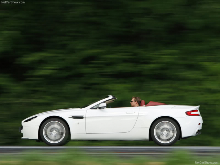 Aston Martin V8 Vantage Roadster (2009)