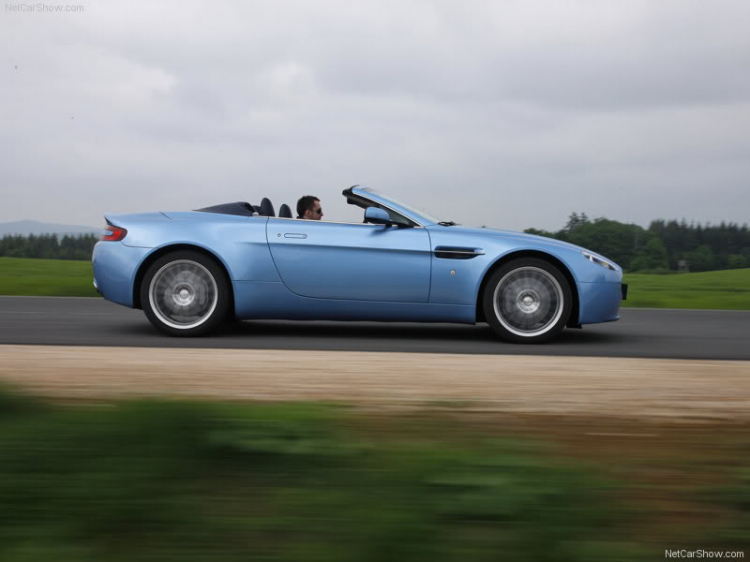 Aston Martin V8 Vantage Roadster (2009)