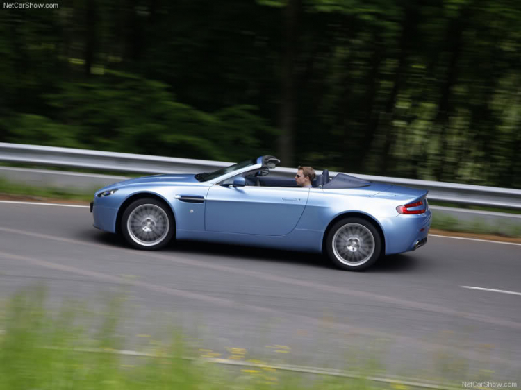 Aston Martin V8 Vantage Roadster (2009)