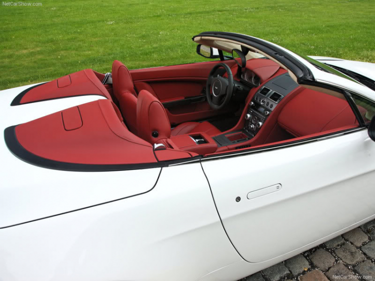 Aston Martin V8 Vantage Roadster (2009)