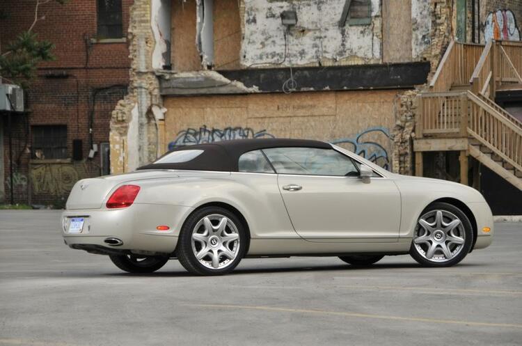 Một chú Bentley  GTC