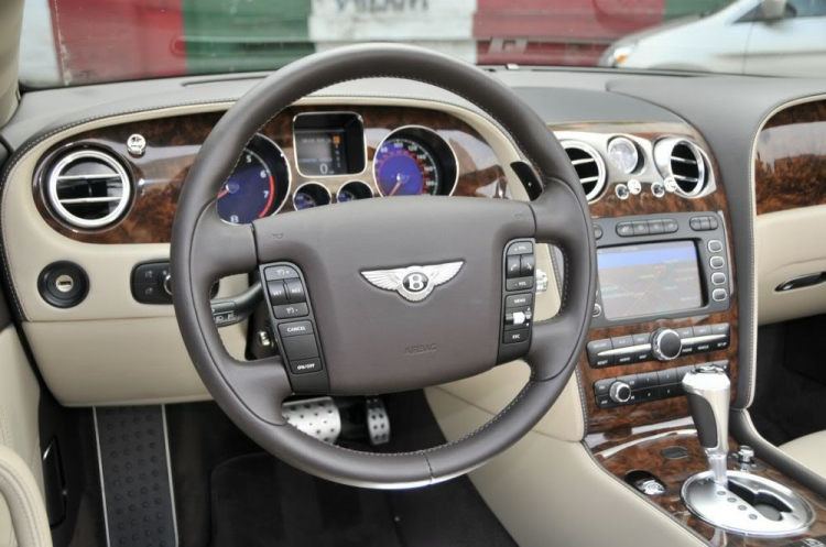 Một chú Bentley  GTC