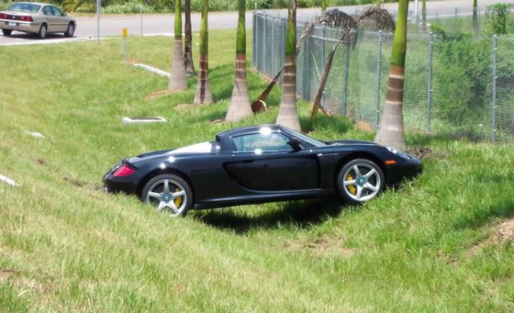 Porsche Carrera GT hơi bị độc luôn