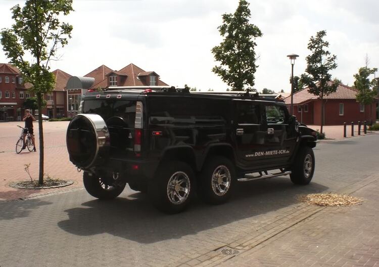 Hummer H1 Limo .........và H2 6 bánh