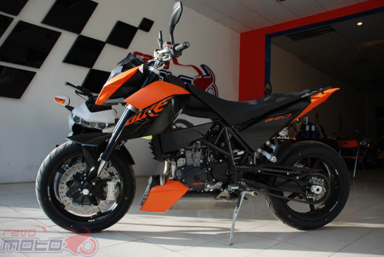 KTM Duke đây các bác.