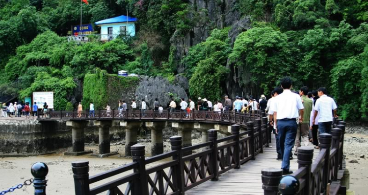 Dã ngọai tháng 8: Về Quảng Ninh, cùng vui, cùng câu cá biển. Dã ngọai tháng 8: Về Quảng Ninh, cùng vui, cùng câu cá biển.