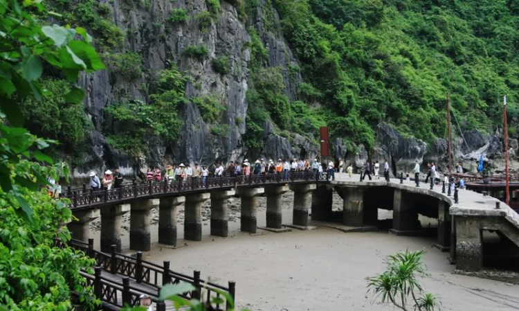 Dã ngọai tháng 8: Về Quảng Ninh, cùng vui, cùng câu cá biển. Dã ngọai tháng 8: Về Quảng Ninh, cùng vui, cùng câu cá biển.