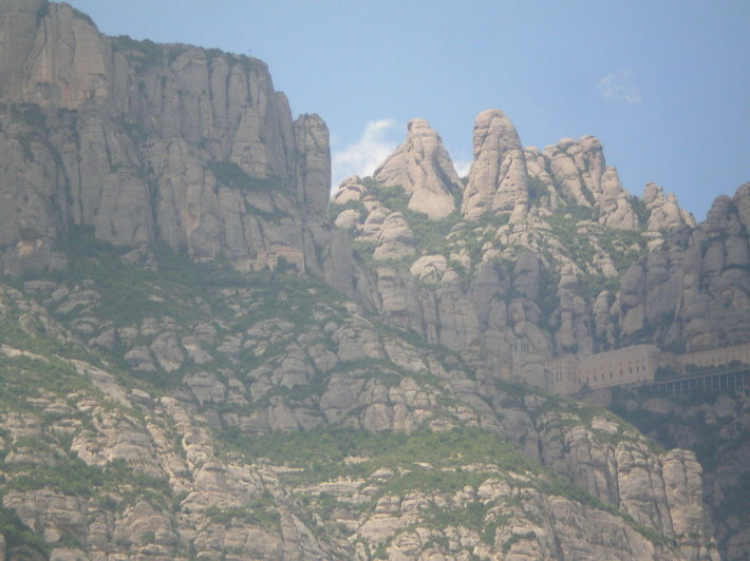 Barcelona- Montserrat nơi tôi hòa mình cùng núi non.