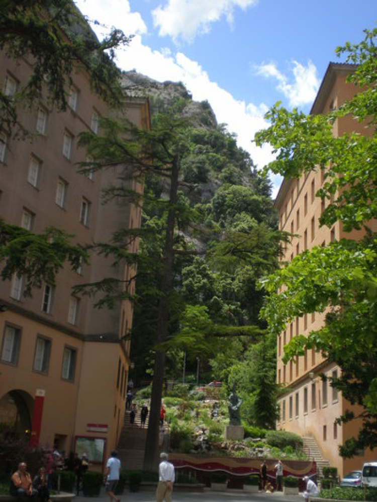 Barcelona- Montserrat nơi tôi hòa mình cùng núi non.