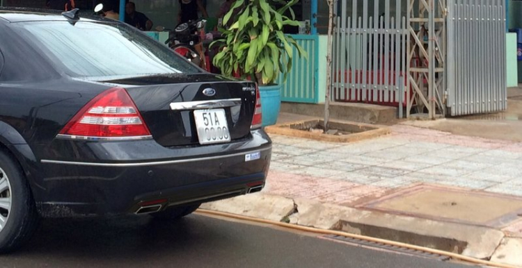 Mondeo 2.5 V6 độ 2 pô nè.... Mondeo 2.5 V6 độ 2 pô nè....