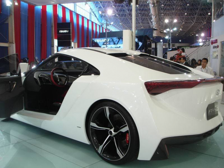 Những chiếc xe tiêu biểu tại Triển lãm Motor Show tại Hà Nội hôm nay