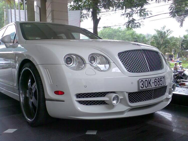 Bentley trắng tại KS Bảo Sơn