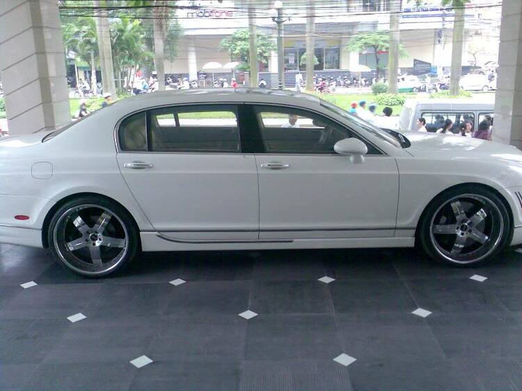 Bentley trắng tại KS Bảo Sơn Bentley trắng tại KS Bảo Sơn