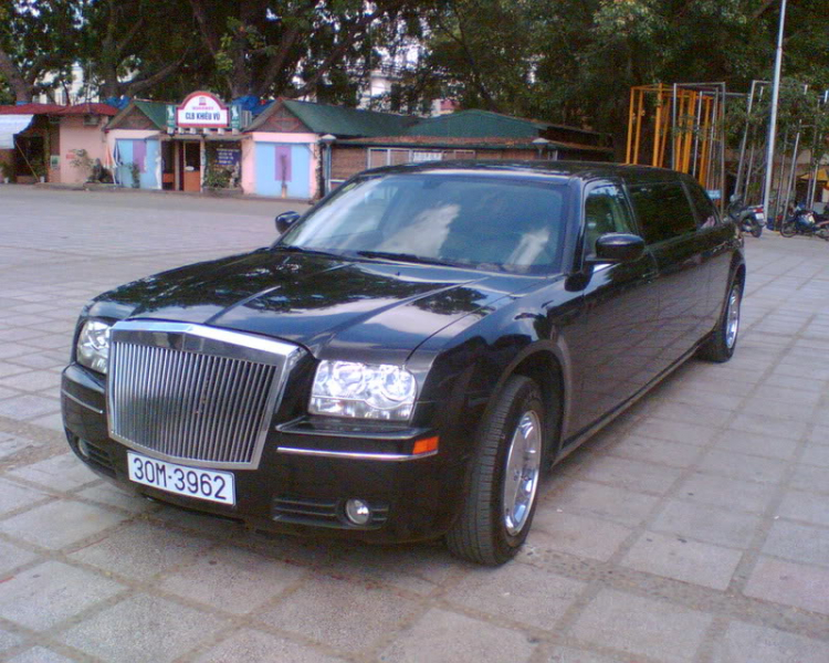 1 chú limousine tại hà nôi