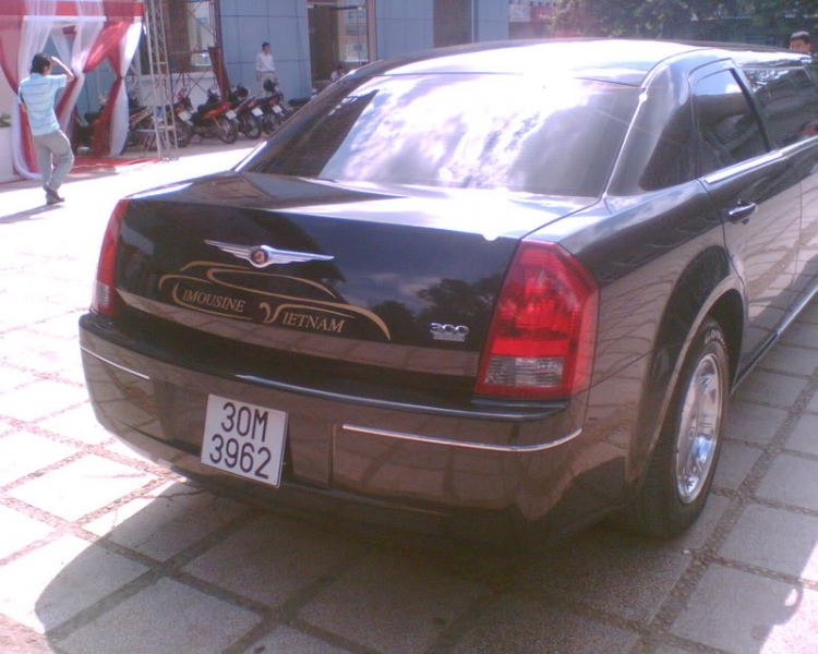 1 chú limousine tại hà nôi