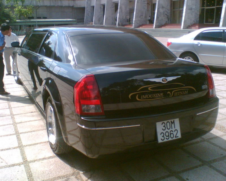 1 chú limousine tại hà nôi