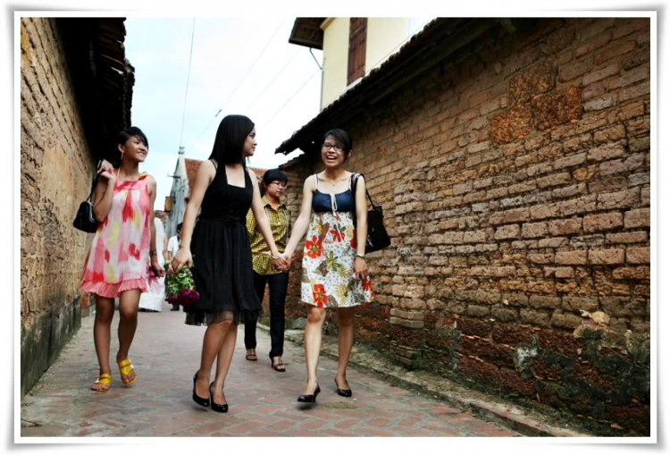 Đường Lâm - Hà Nội, làng cổ ngày đầy tháng.