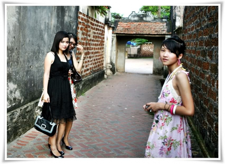 Đường Lâm - Hà Nội, làng cổ ngày đầy tháng.