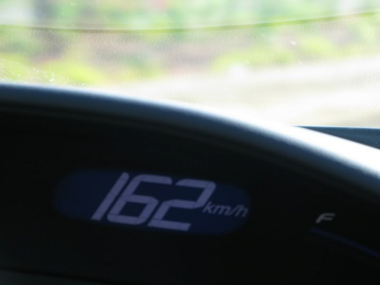 Honda CIVIC 2.0AT vs Ford FOCUS 2.0L-AT Honda CIVIC 2.0AT vs Ford FOCUS 2.0L-AT