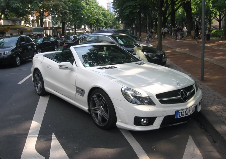 SL 63 AMG khác SL 65 AMG ở điểm nào