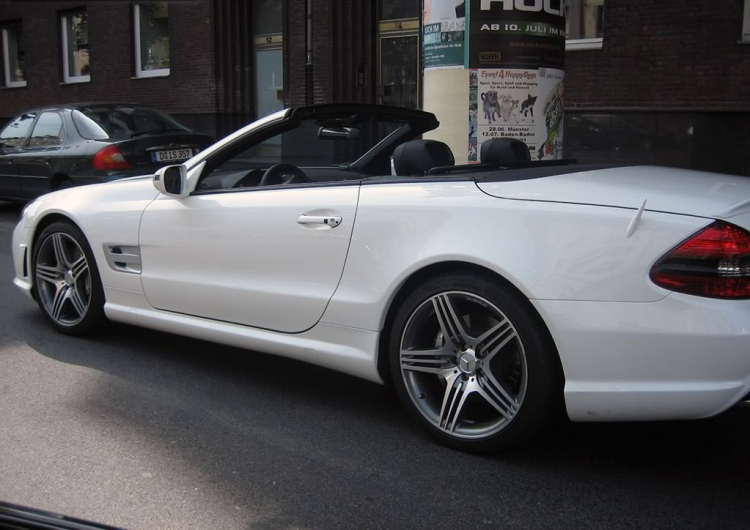 SL 63 AMG khác SL 65 AMG ở điểm nào