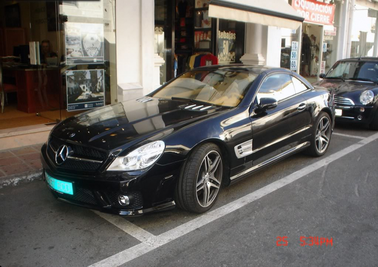 SL 63 AMG khác SL 65 AMG ở điểm nào